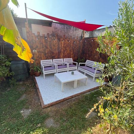 Chaleureuse Maison De Ville Avec Parking Gratuit ชีนง ภายนอก รูปภาพ