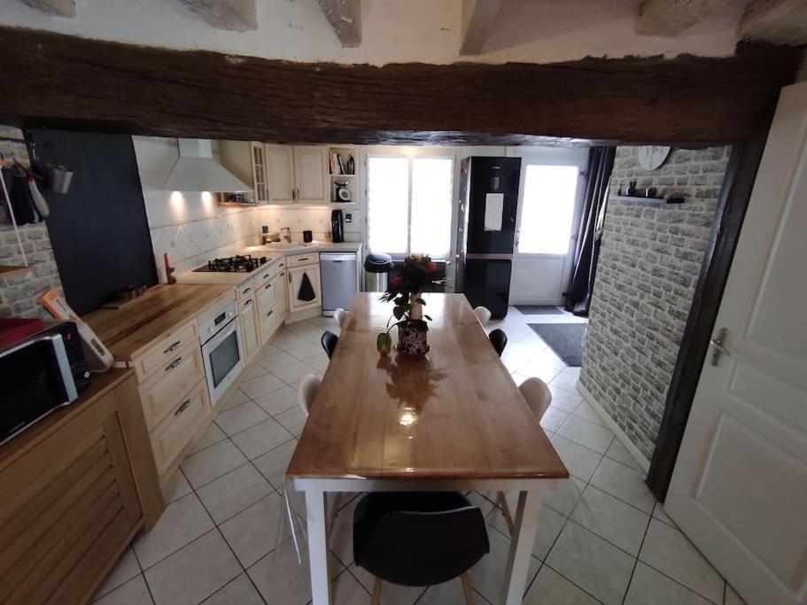 Chaleureuse Maison De Ville Avec Parking Gratuit ชีนง ภายนอก รูปภาพ