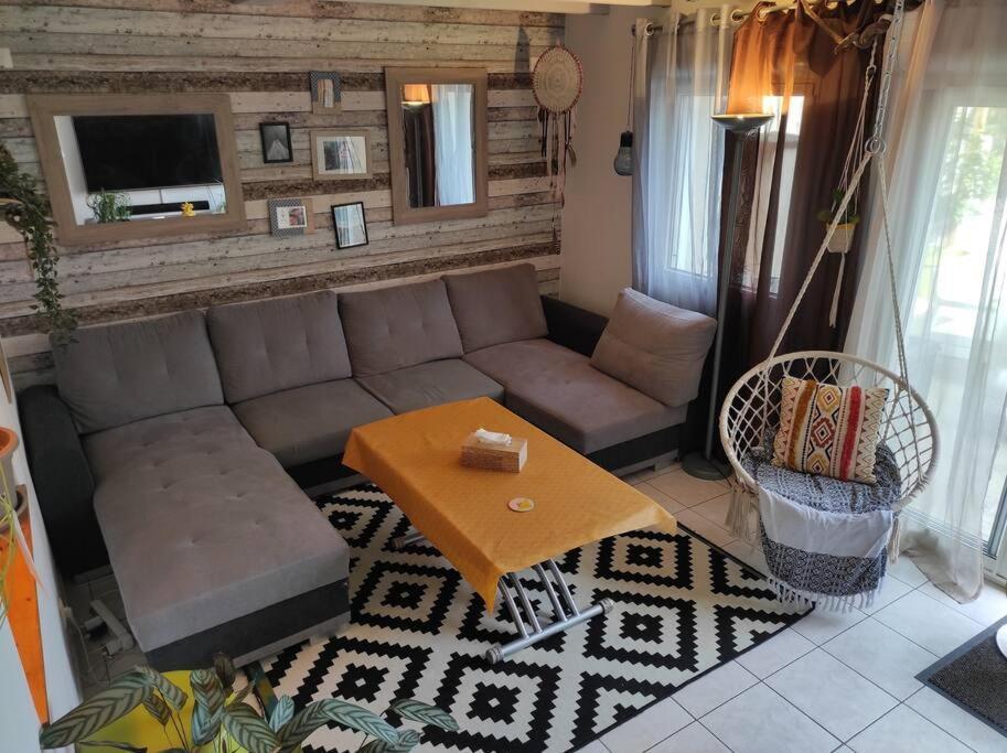 Chaleureuse Maison De Ville Avec Parking Gratuit ชีนง ภายนอก รูปภาพ